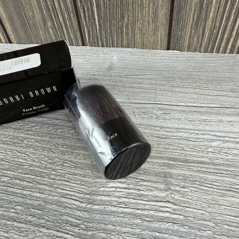 BOBBI BROWN - FACE BRUSH TRAVEL SIZE - 100% AUTHENTIC NIB  MSRP $34